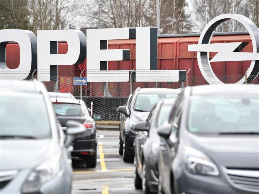 Auch Opel bietet jetzt eine Diesel-Prämie Auch Opel bietet Besitzern älterer Diesel jetzt bis zu 7000 Euro, wenn sie einen Opel-Neuwagen kaufen. Foto: Uwe Anspach