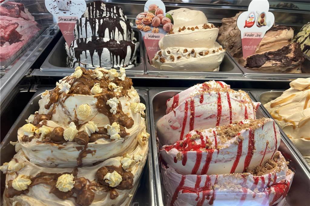 Auch Popcorn-Eis findet sich in der neuen Eistheke.