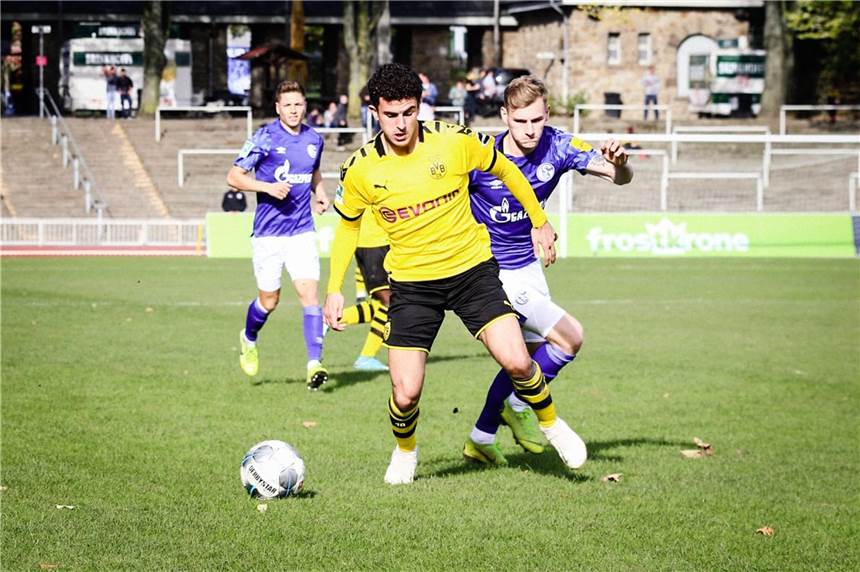 Totaler Zusammenbruch im Derby gegen Schalke: BVB U23 kassiert deutliche Klatsche Auch Profi-Leihgabe Mateu Morey konnte die deutliche Niederlage von Dortmunds U23 gegen Schalke 04 II nicht verhindern.