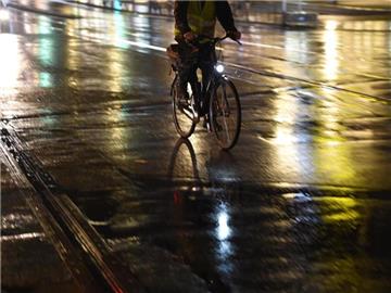 Auch Radfahrer sollten nach Alkoholkonsum lieber absteigen: Bei entsprechender Promillezahl droht auch ihnen Führerscheinentzug. Foto: Jens Kalaene