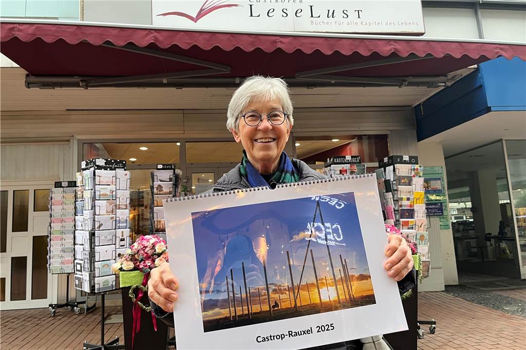 Auch Reinhild Rappenecker kaufte den Castrop-Rauxel-Kalender mit dem Titelbild von Jan Bormann.