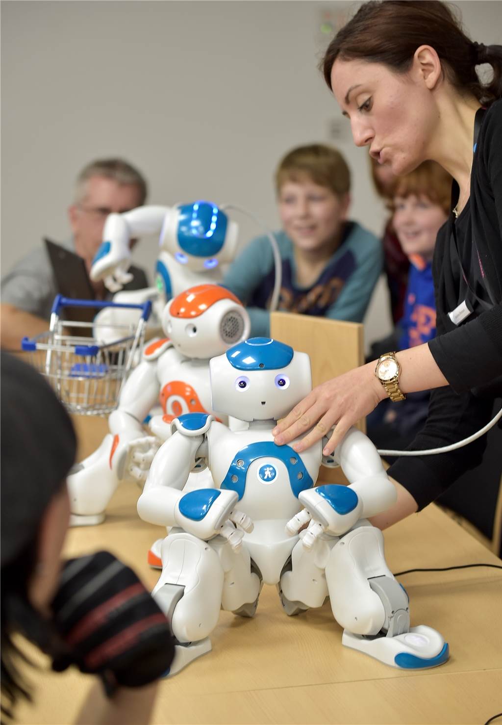Die Wissens-Nacht wird erst experimentell – und abends musikalisch Auch Roboter wird es bei der Wissens-Nacht zu sehen geben.