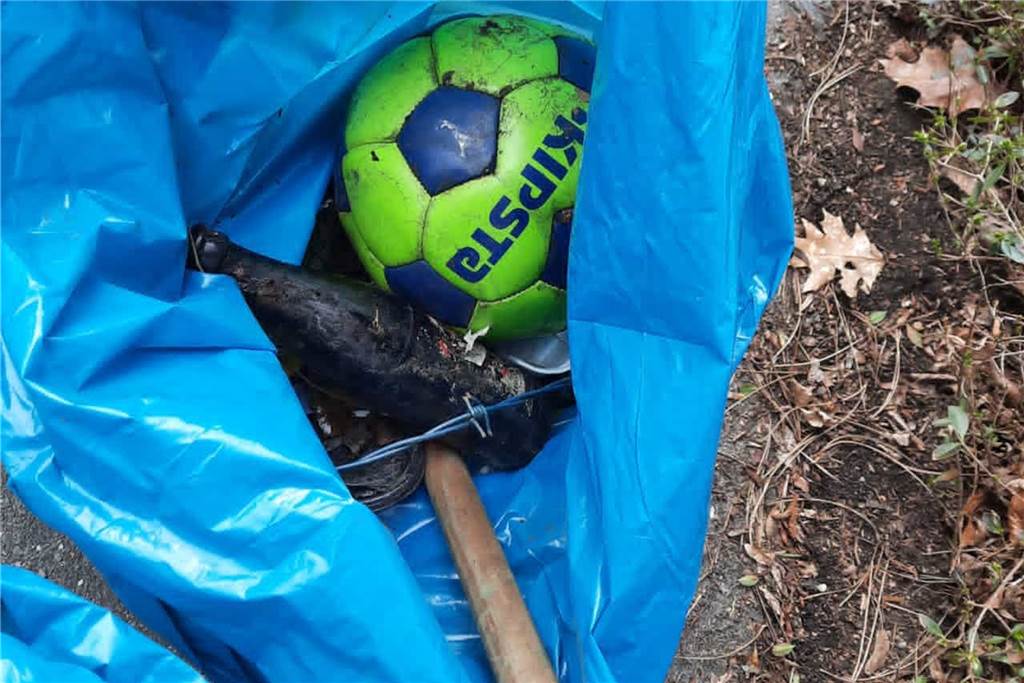 4 Kubikmeter Müll: Hunderte helfen bei Werne putzt sich raus Auch Schuhe und ein Fußball gehörten zu dem Sammelsurium an Müll, das am Ende des Tages in den Müllsäcken der Helfer landete.