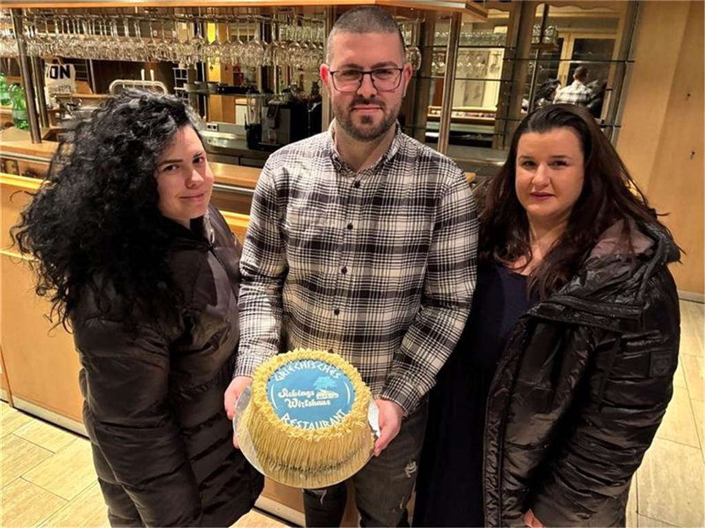 Eröffnung: In Sickings Wirtshaus trifft mediterrane Küche auf Buttercreme Ema Xhoxni (l.), Kristi Cerekja und Ada Mullisi (r.).