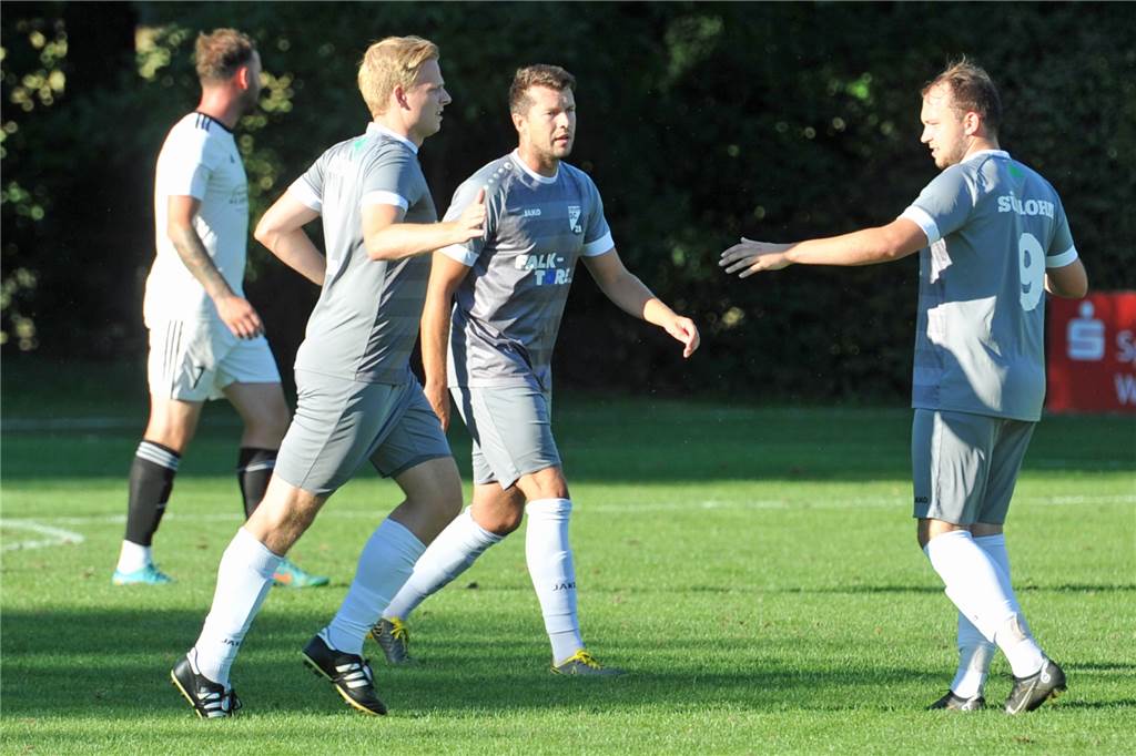 SC Südlohn plant die Zukunft: „Bedingungslos“ mit Trainerduo verlängert Auch Spielertrainer Daniel Meyer (M.) fühlt sich weiter wohl beim SC Südlohn.