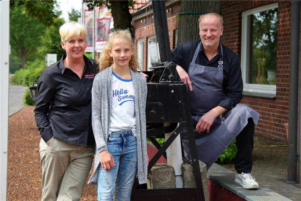 Neuer „Lockdown“: Völliges Unverständnis bei Ahauser Gastronomen Auch Thomas Enning (r.) muss sein Lokal ab Montag wieder schließen.