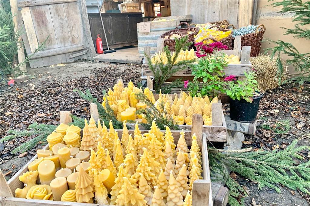 Dortmunder Weihnachtsmarkt fällt aus – trotzdem öffnet das beliebte Kerzenhaus Auch vor dem Kerzenhaus wird dekoriert – wie auf dem Weihnachtsmarkt.