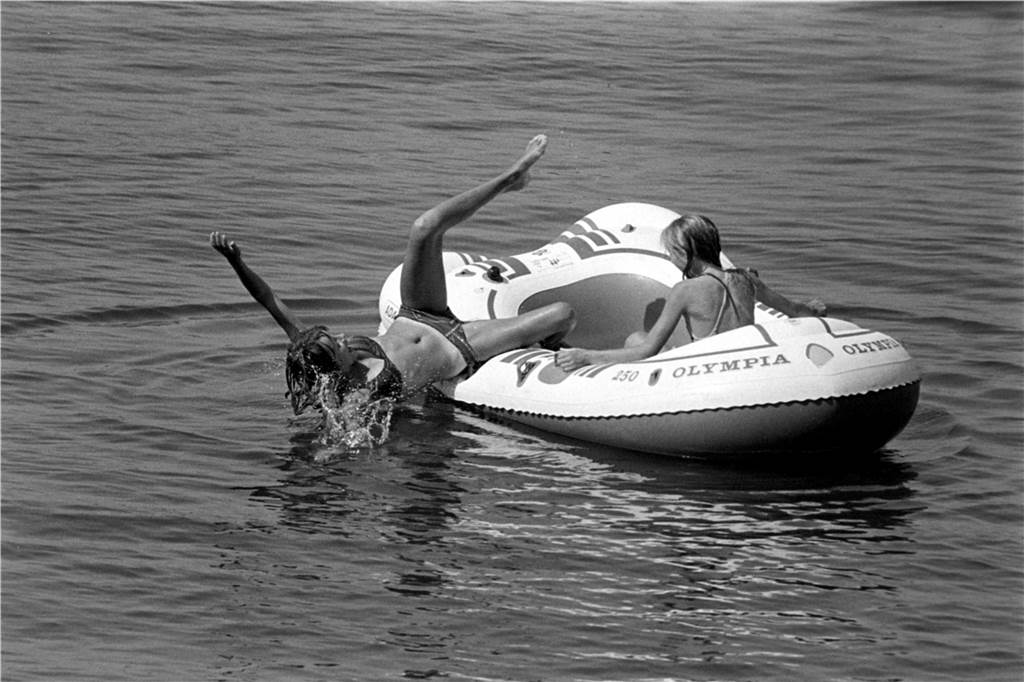 Auch wenn das Freibad wegen Umbauarbeiten geschlossen war - der See selbst war Anfang der 80er-Jahre für viele Menschen eine Möglichkeit der Erholung.