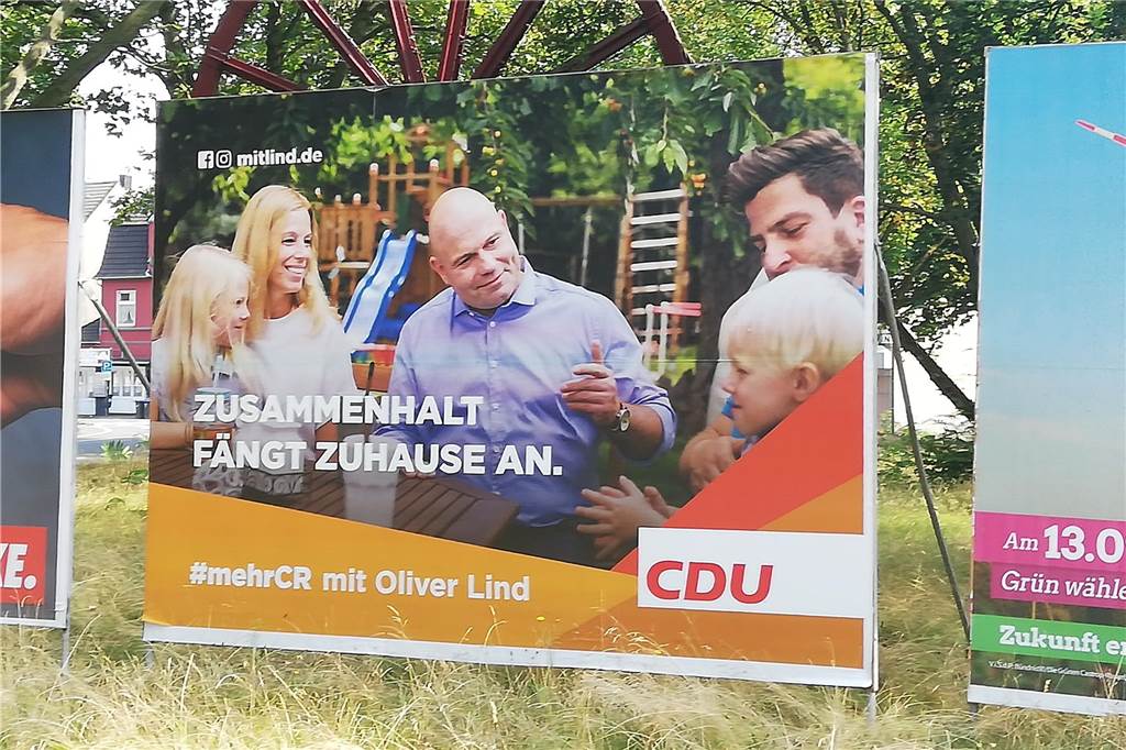 Auch wenn das Motiv ein konservatives Familienbild zeigt, so gibt die CDU genügend Hinweise darauf, wo man mehr erfahren kann über Oliver Lind und die Partei.