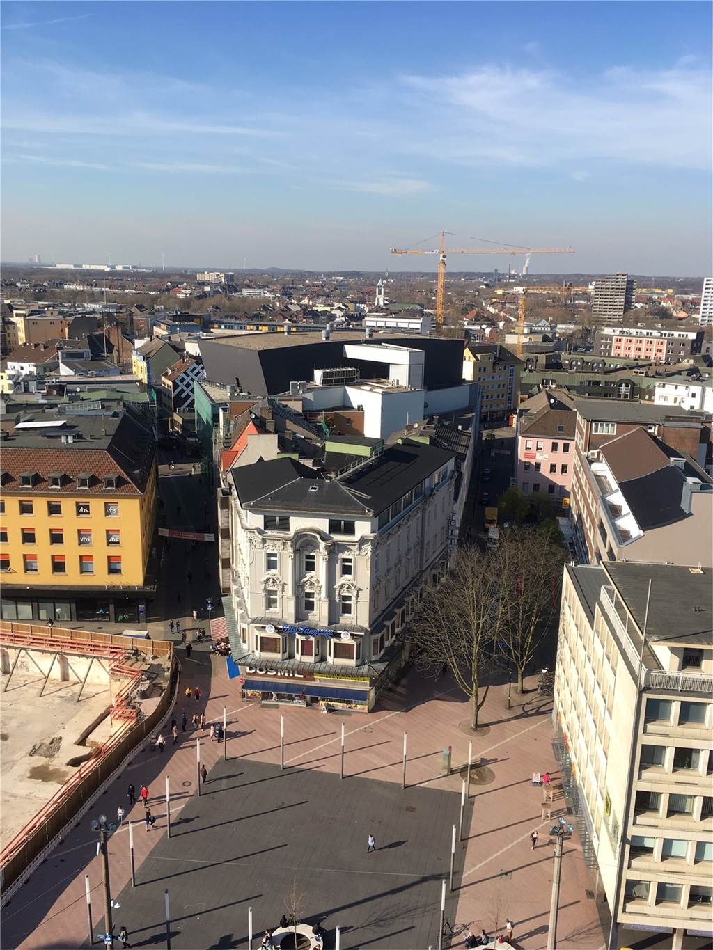 „St. Pauli im Kleinen“: Wo in Dortmund oft bis 4 Uhr nachts was los ist Auch wenn die Brückstraße streng genommen an der Ecke zum Westenhellweg beginnt, markieren der Platz von Leeds und das Ruhfus-Haus den Eingang zum Brückstraßen-Viertel.