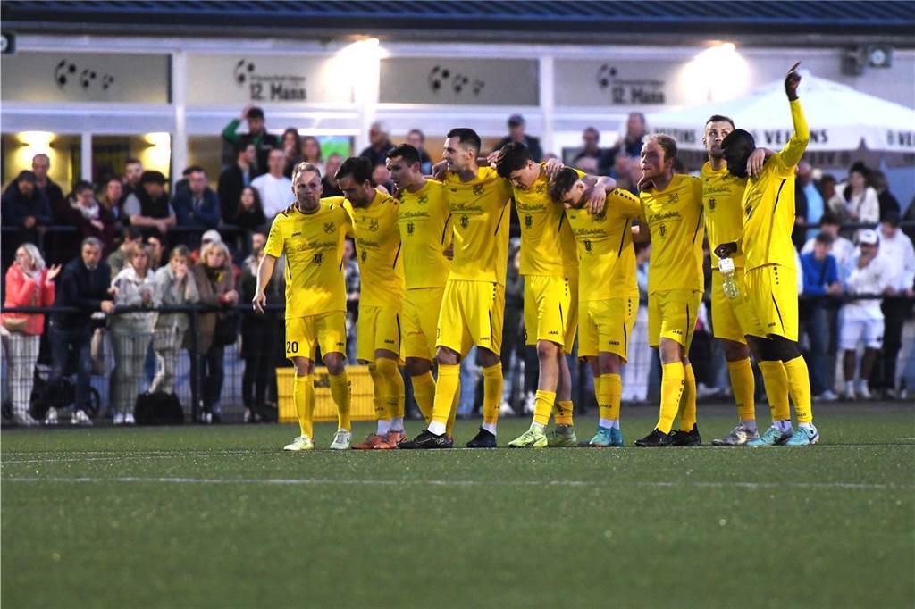 Fußball, Kreispokal Finale 8. Mai 2024, Hermann-Grefer-Sportpark Dorsten. SV Dorsten-Hardt - SV Vestia Disteln 3:5 nach Elfmeterschießen.