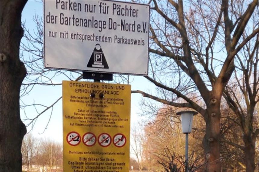 Migrant gegen Ruhestörung durch türkische Hochzeiten Auch wenn ein Schild nur den Pächtern der Gartenanlage das Parken dort erlaubt, wird bei türkischen Hochzeiten von den Gästen nicht nur hier geparkt, sondern werden auch die Rettungswege zugestellt.