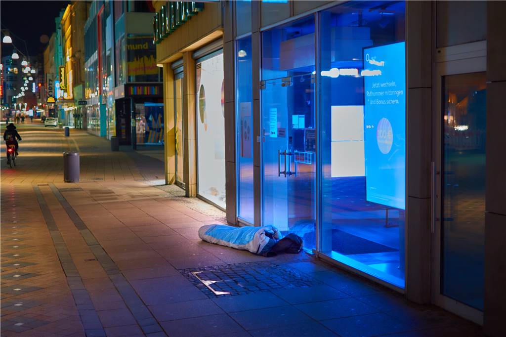 Felix (21) schläft lieber in der Fußgängerzone als in der städtischen Unterkunft Obdachlosigkeit
