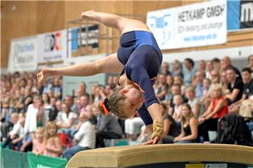 Auch wenn es aktuell an echten Perspektiven gerade für den Hallensport mangelt – die Hoffnung der Turnerinnen des TuS Wüllen mit Pia Orthaus, im Jahr nach dem Vereinsjubiläum einen Heimwettkampf ausrichten zu dürfen, lebt. 
