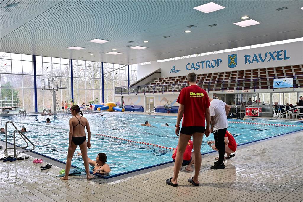 Im Schwimmer-Becken ging es etwas gemütlicher zur Sache – hier wurden auch mal einfach nur ein paar Bahnen gezogen.