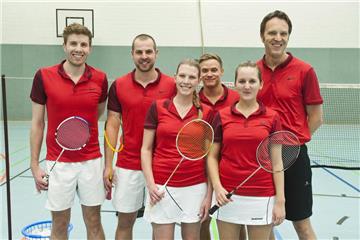 Auch wenn es gegen den Gladbecker FC für (v.l.) Jan Kempf, Jens Lipka, Stefanie York, Niklas Schäper, Nina Schrader, Stefan Eppmann nicht zum Sieg gereicht hat, sind die Chancen des TB Rauxel auf den Aufstieg immer noch sehr groß. Im letzten Saisonspiel gegen Wanne darf Rauxel sogar 3:5 verlieren - die individuell bessere Spielbilanz gegenüber Herne auf Rang zwei würde zum Aufstieg reichen.