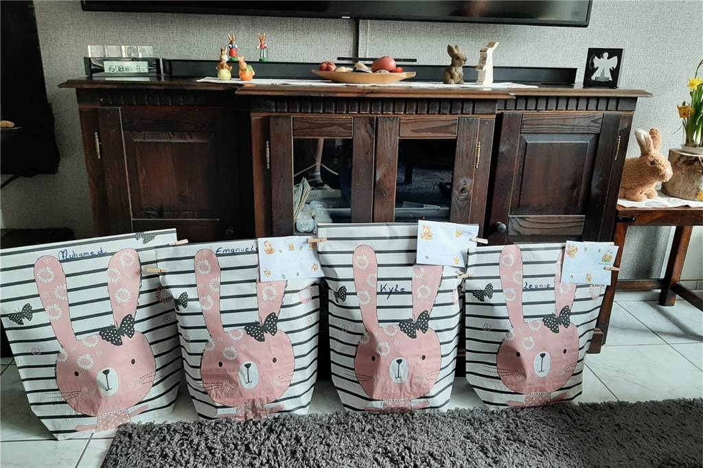 Ehepaar aus Lünen: Geschenke für Kinder statt Glühwein und Mandeln Auch zu Ostern in diesem Jahr hatte das Lüner Ehepaar einige Überraschungen für die Kinder ausgesucht und verpackt.