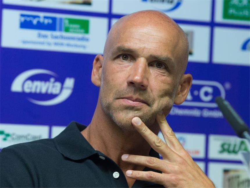 Zweiter Saisonstart für Aue - Heimdebüt für Trainer Letsch Aue-Trainer Thomas Letsch steht vor seinem Heimdebüt. Foto: Sebastian Kahnert