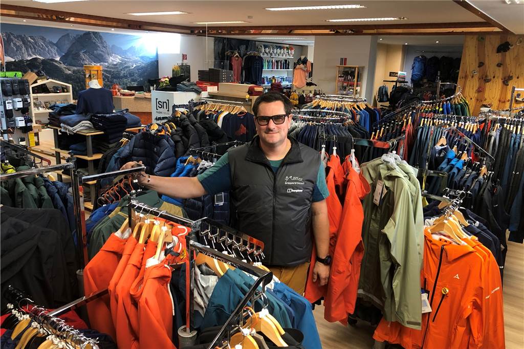 „Up & Away Outdoor“: Alexander Knorre-Hüttermann zeigt sein neues Geschäft Auf 230 Quadratmetern finden Outdoor-Fans im neuen Laden von Alexander Knorre-Hüttermann alles, was sie für ihr Hobby benötigen.
