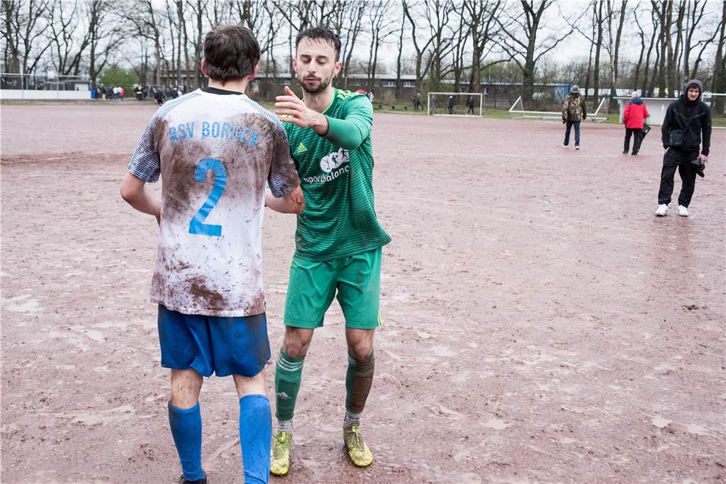 Auf Asche gewann der SV Lippramsdorf beim RSV Borken mit 3:0 dank drei Treffern von Henrik Kleinefeld.