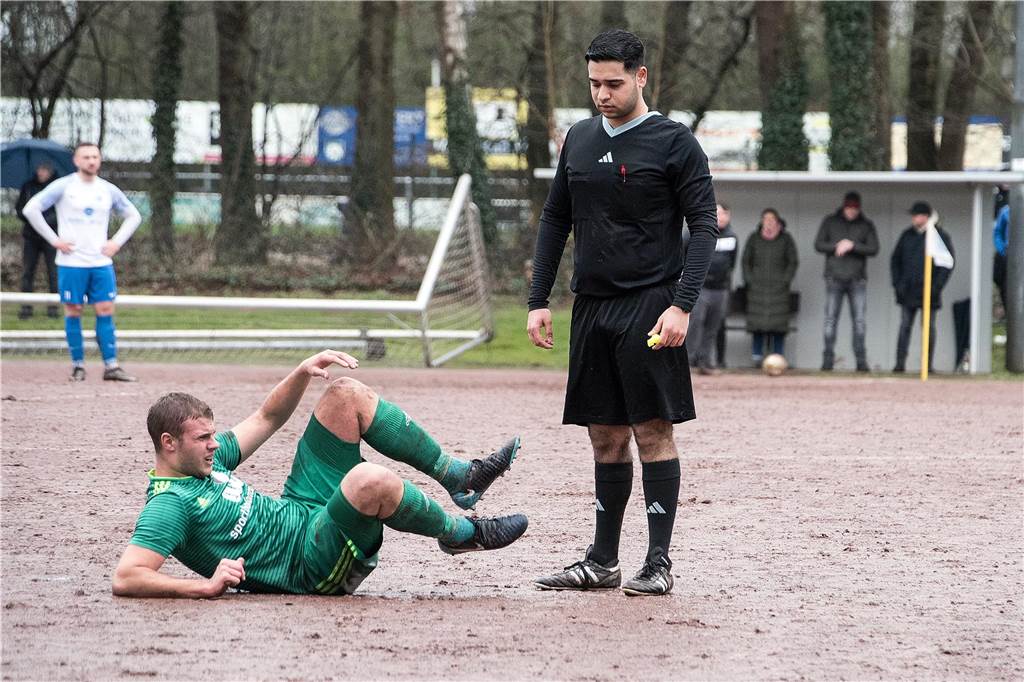 Auf Asche gewann der SV Lippramsdorf beim RSV Borken mit 3:0 dank drei Treffern von Henrik Kleinefeld.