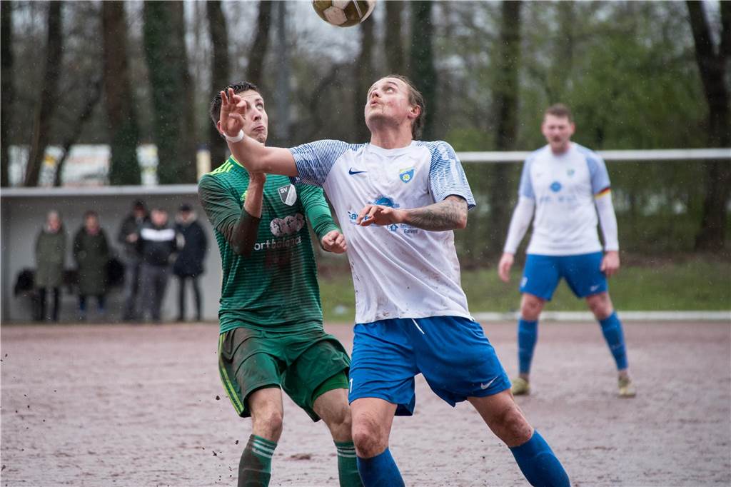 Auf Asche gewann der SV Lippramsdorf beim RSV Borken mit 3:0 dank drei Treffern von Henrik Kleinefeld.