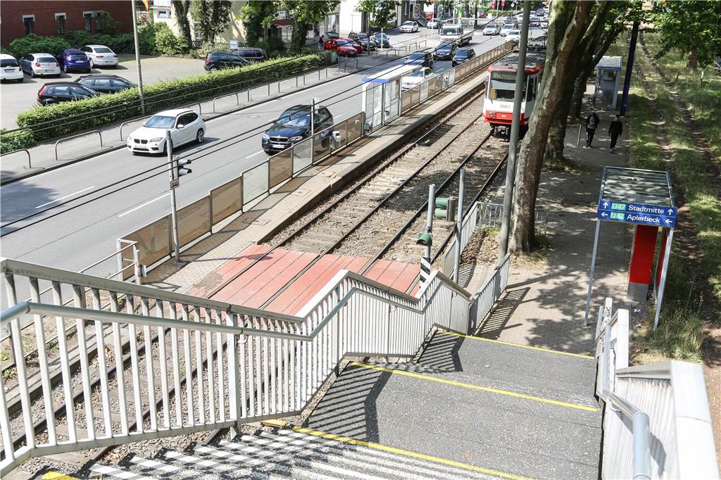 Pläne für neue Ampel auf der B1 bei Umbau der Stadtbahn-Haltestellen Auf Brücken und steile Treppen soll an der Haltestelle Max-Eyth-Straße künftig verzichtet werden.