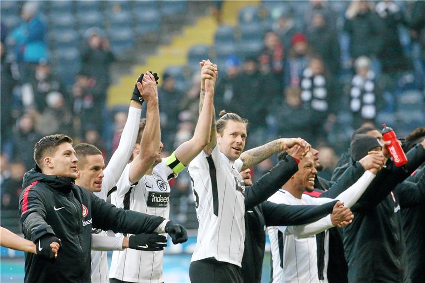 Pro und Kontra: Hält sich Frankfurt unter den Top 4? Auf Champions-League-Kurs: Eintracht Frankfurt.