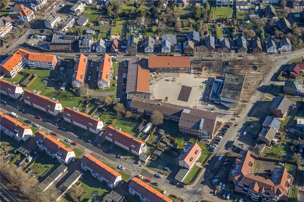 Solaranlagen auf Gebäuden der Stadt: So soll die Technik finanziert werden Ein Luftbild der Uhlandschule in Werne.
