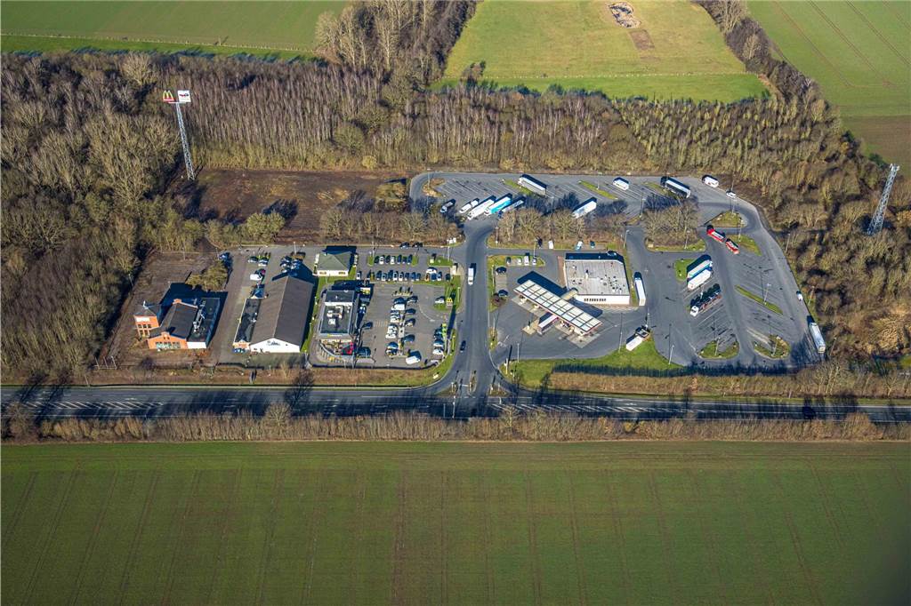 Schwerer Bandendiebstahl in Werne: Polizei nimmt Tatverdächtigen fest Der Autohof in Werne aus der Luft betrachtet.
