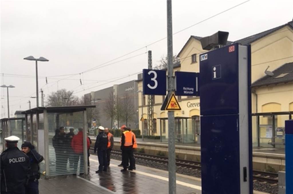 Auf dem Bahnhof in Greven wartete ein größeres Polizeiaufgebot auf den Zug.