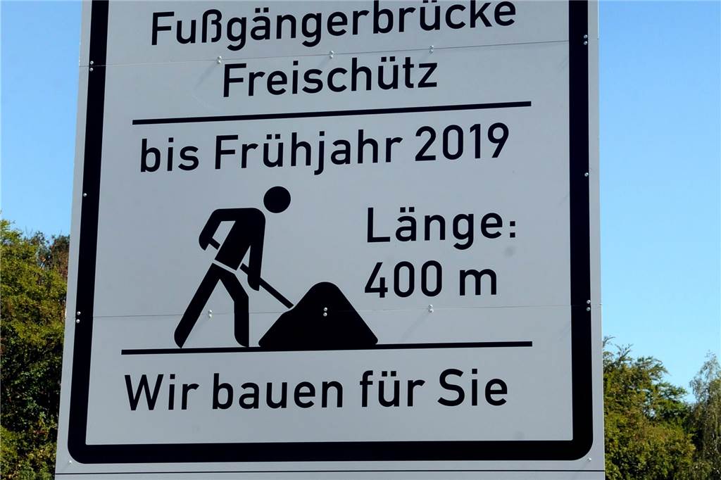 Nächste Panne an der B236: Neuer Brückenbauer gesucht Auf dem Bauschild wird imer noch die Fertigstellung im Frühjahr 2019 angekündigt. Mittlerweile wurde aber der Baubeginn auf Sommer verschoben.