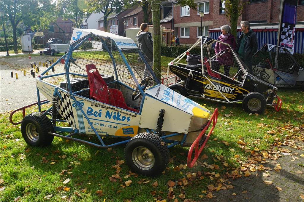 Auf dem ehemaligen Amtsplatz hatte der MSC-Herbern (Motorsportclub 1983 e.V.) Motorcrossautos und Karts ausgestellt