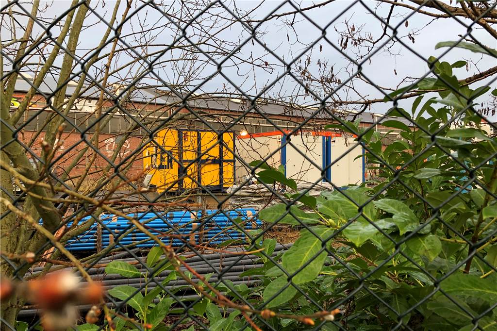 Hier ist in Dortmunds Süden Platz für neue Wohnungen Auf dem ehemaligen Schreck-Mieves-Gelände in Dortmund-Barop laufen die ersten vorbereitenden Bauarbeiten. Auf der Fläche sollen hunderte neue Wohnungen entstehen.