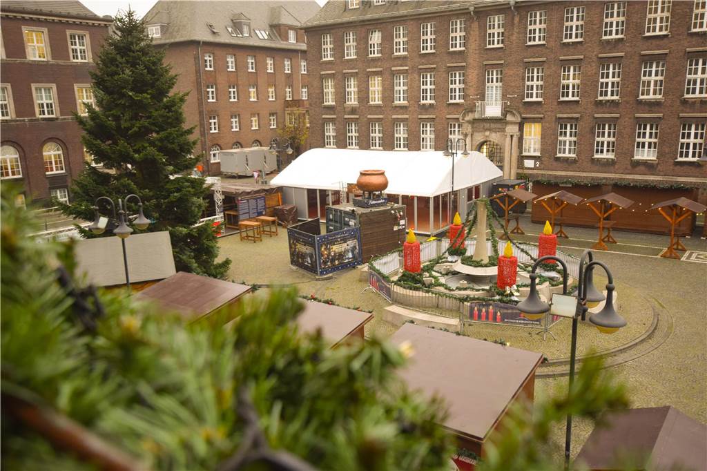 Winterzauber in Bottrop steht in den Startlöchern Blick auf den Ernst-Wilczok-Platz