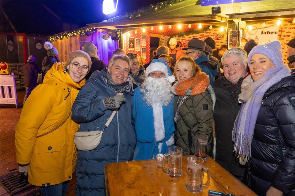 Auf dem ganzen Adventsmarkt waren überall fröhliche Gesichter zu sehen. 