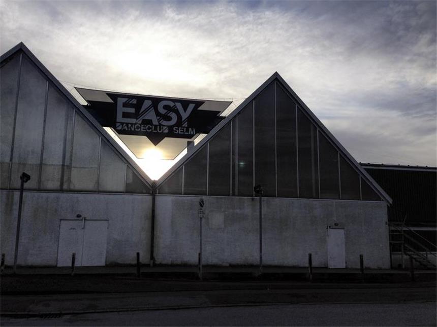 Selms Pläne für zweite große Flüchtlingsunterkunft Auf dem Gelände der geschlossenen Großraumdisko "Easy Danceclub" an der Industriestraße soll eine zweite Großunterkunft für Flüchtlinge entstehen.