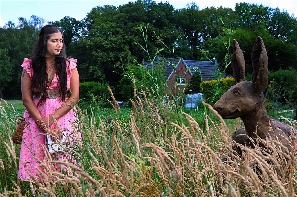 Vergnüglicher Kunstausflug: Sommerfest im „artpark Hoher Berg“ Auf dem Gelände lassen sich immer wieder überraschende Kunstbegegnungen machen.
