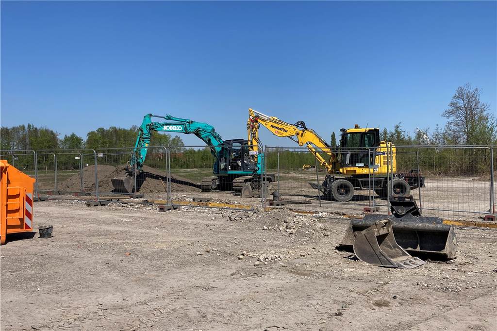 Zelte für Castrop-Rauxeler Flüchtlings-Notunterkunft an B235 stehen wieder Auf dem Gelände laufen Arbeiten für eine neue Straßenanbindung an der Klöcknerstraßen-Kreisel sowie für Ver- und Entsorgungsleitungen.