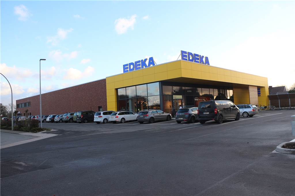 Teststelle am Turmhaus zieht zum Edeka um – und macht Kunden ein Angebot Auf dem großen Parkplatz am neuen Edeka soll die Teststelle bald angesteuert werden können.