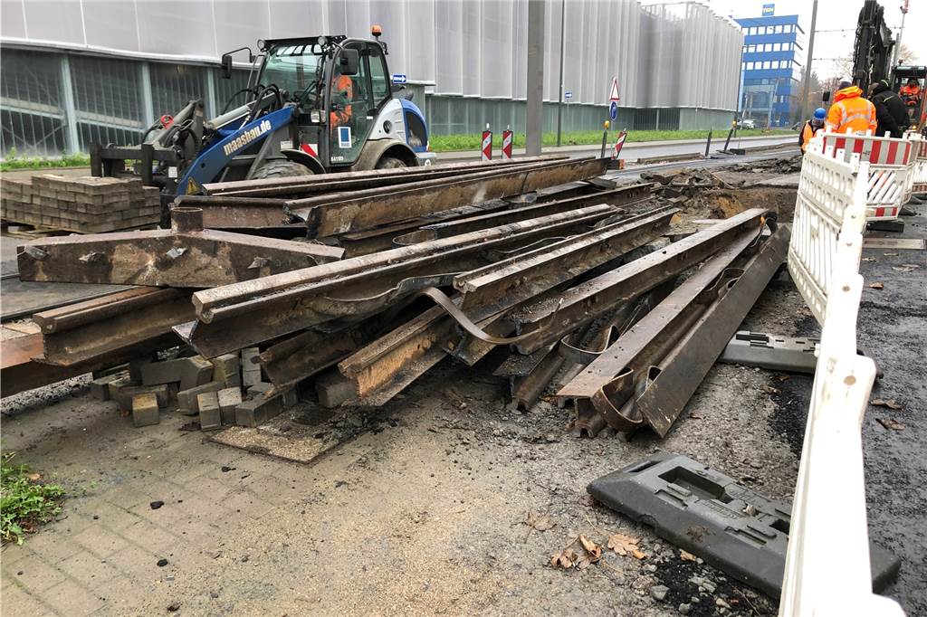 Großbaustelle im Dortmunder Osten dauert länger: Das ist der neue Zeitplan Auf dem Hellweg zwischen Brackel und Asseln wird kräftig gebaut. Die Spuren sind nicht zu übersehen