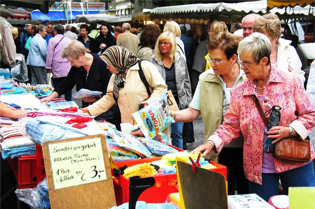 Bartholomäus-Kirmes: Diese Programmpunkte darf man nicht verpassen Auf dem Krammarkt gibt es unzählige Kleinigkeiten und Seltenheiten zu entdecken.