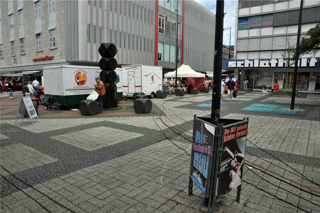 Altstadt soll an zwei Stellen sicherer werden - Zwei politische Anträge im Chancen-Check Auf dem Lambertusplatz treffen sich häufiger Grüppchen. Vor allem abends sorgen sie bei manchem Passanten und Anwohner für Sorgen.