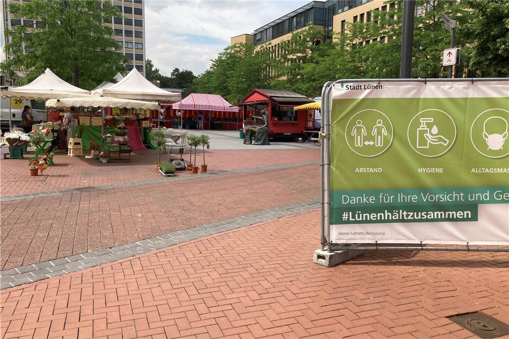 Weitere Lockerungen: Lüner genießen Wochenende im Seepark und der City Auf dem Markt in der Lüner Innenstadt bleibt die Maskenpflicht auch am Samstag bestehen.