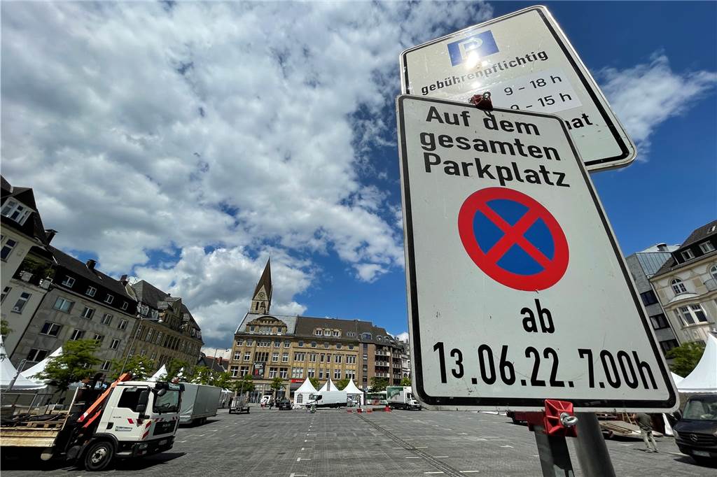 Castroper Altstadtmarkt und Straße Am Markt sind für alle Autos gesperrt Auf dem Marktplatz in der Castroper Altstadt findet am Fronleichnams-Wochenende 2022 wieder Castrop kocht über statt. Autos können dort in dieser Zeit nicht parken.