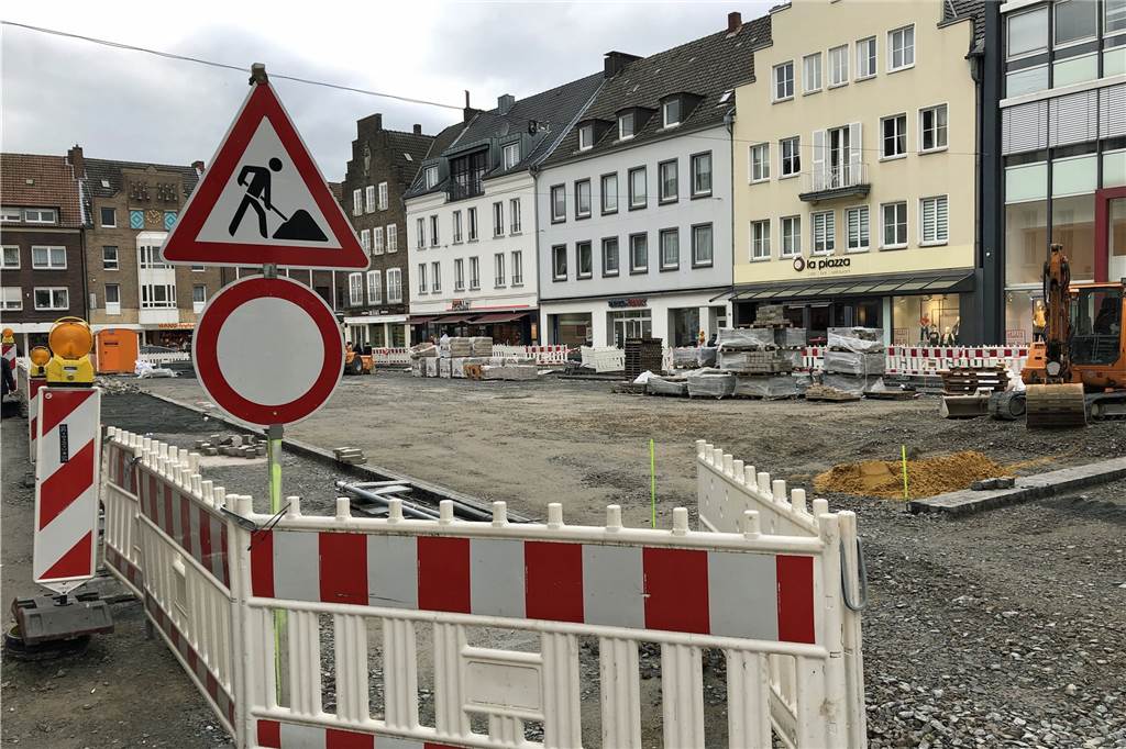 Innenstadt von Dorsten: An allen Ecken und Enden wird in diesem Jahr gebuddelt und gebaut Auf dem Marktplatz in Dorsten geht es derzeit richtig zur Sache.