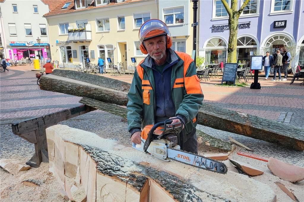 Holzbildhauer auf dem Alten Markt