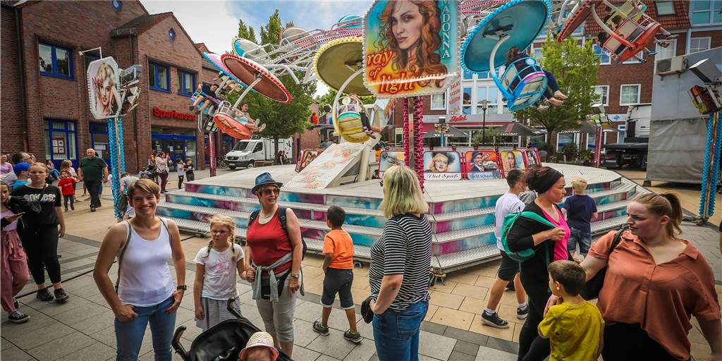 Pingsthuekke: Fahrgeschäfte bei Traditions-Kirmes sind noch geheim Auf dem Marktplatz in Huckarde gibt es endlich wieder die Pfingstkirmes.