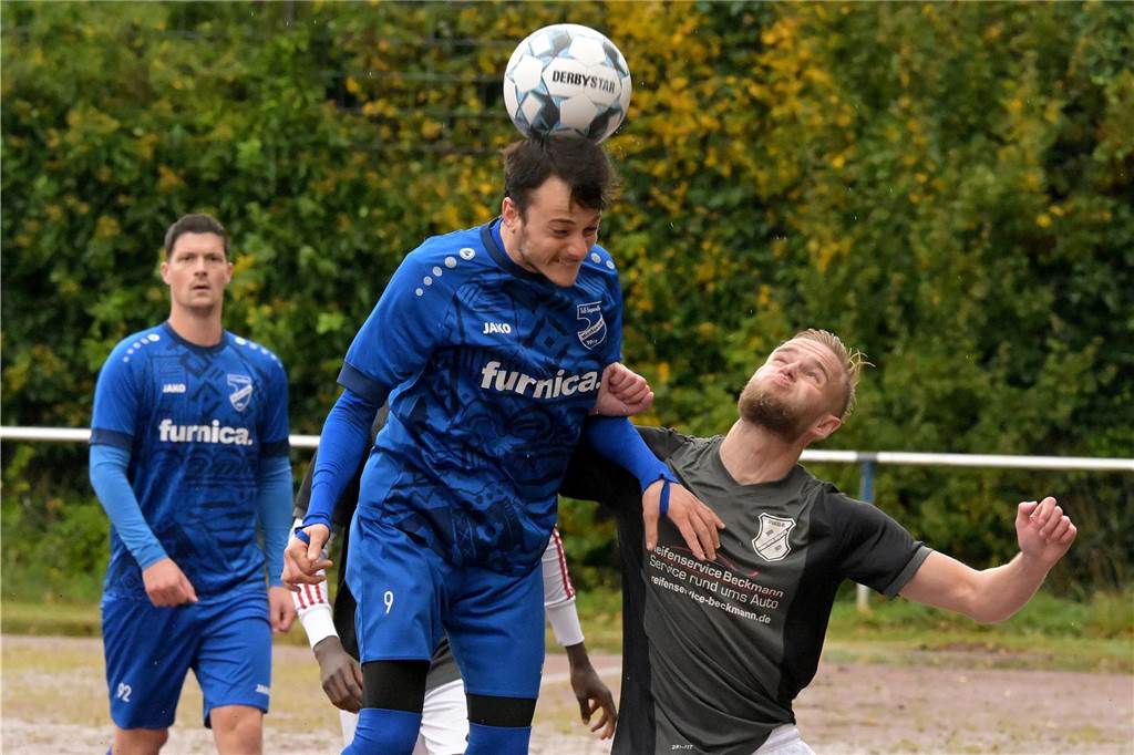 Auf dem matschigen Ascheplatz unterlag der TuS Niederaden klar mit 1:6.