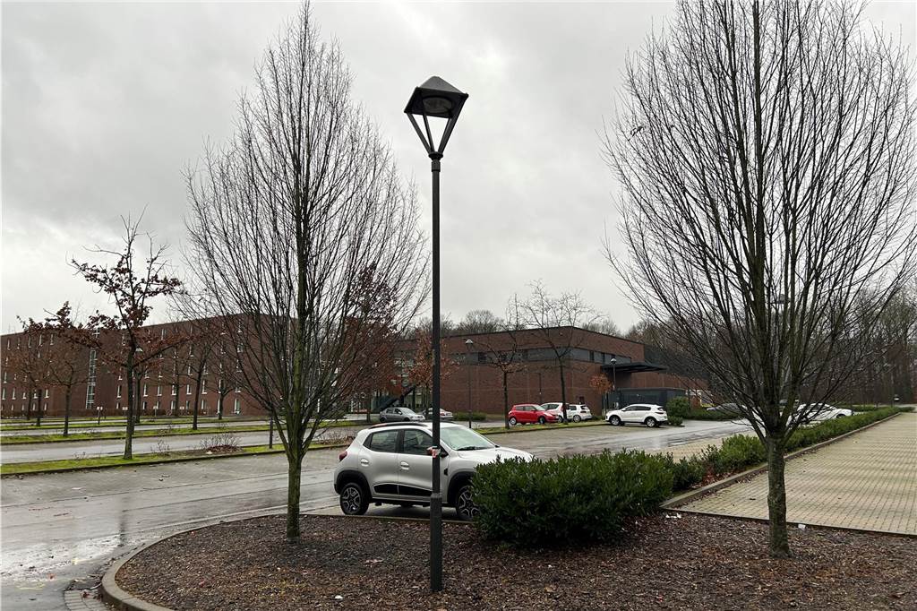 Auf dem Parkplatz an der Mensa der Nordkirchener Hochschule für Finanzen ereignete sich der Unfall mit Feuerwerkskörpern.